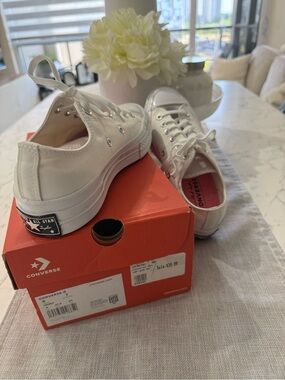 Converse White Low Top Sneakers Size 7